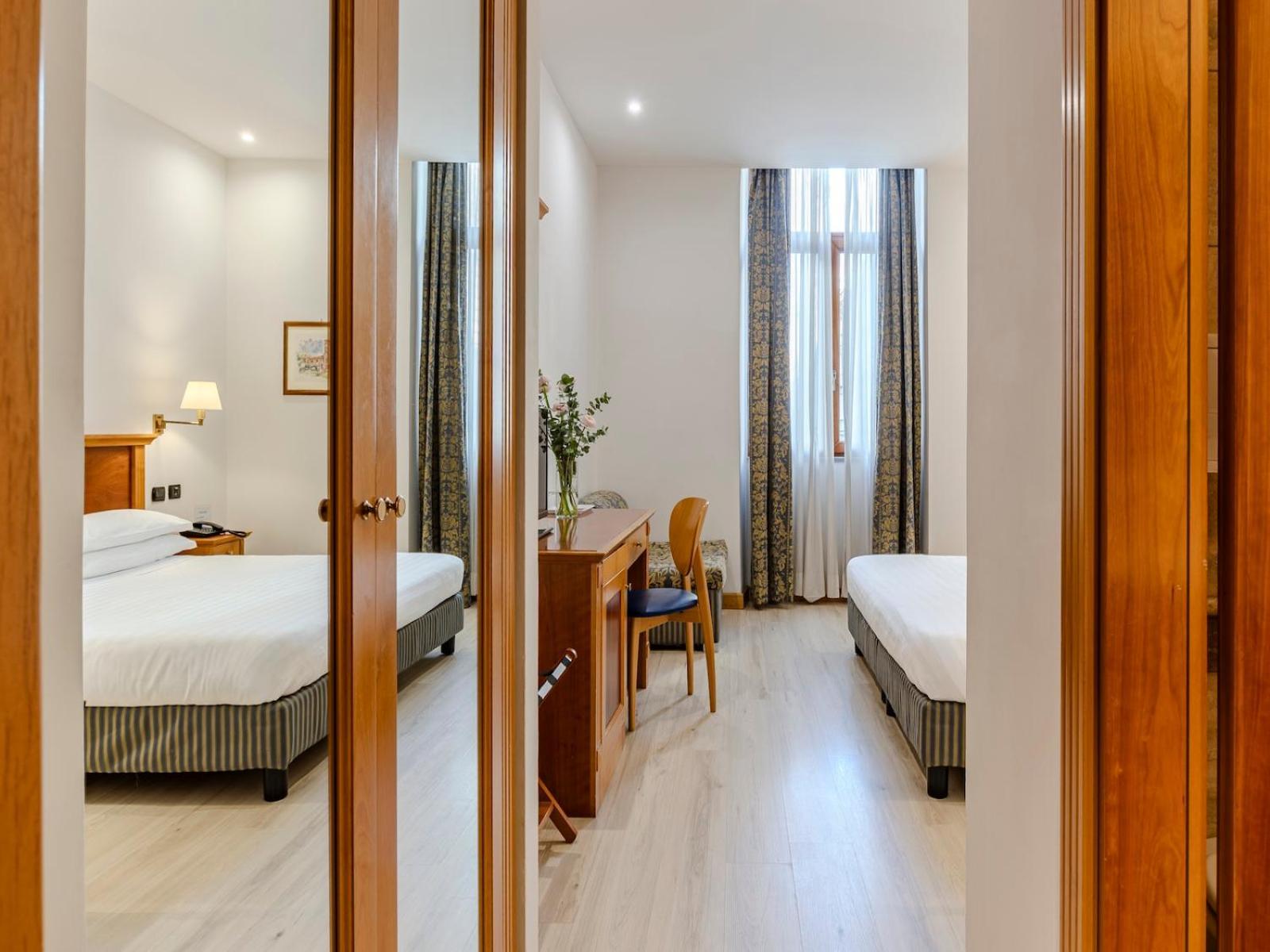 Hotel Diplomatic — Foto 1